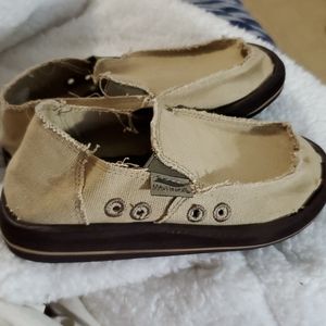 Boys Maui Island size 13 never worn